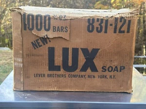 Vintage LUX Soap 3/4 Oz Hotel Motel Size Bars Travel Size Toilet New Old Stock - Picture 1 of 11