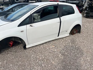 FIAT PUNTO GRANDE SPORTING  3 DOOR  2008 SIDE SKIRTS  WHITE  249  BREAKING - Picture 1 of 20