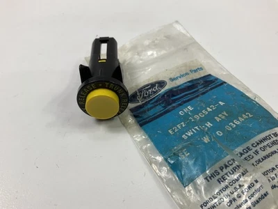 NOVO - Interruptor de liberação de porta-malas Ford E2FZ-19C542-A fabricante de equipamento original 1983-1989 Escort, 1983-87 Lynx - Imagem 1 de 4