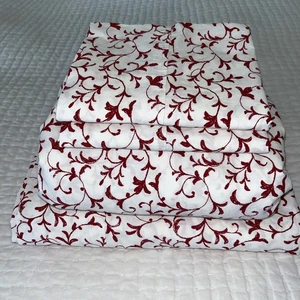 Laura Ashley 4-teiliges Baumwollperkal Lakenset Anna Scroll rot auf weiß VOLLSTÄNDIG GEBRAUCHT, IN EINWANDFREIEM ZUSTAND - Bild 1 von 9