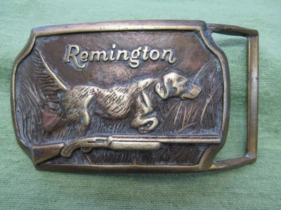 复古 1974 年雷明顿商标皮带扣带指针和猎枪 — 第 1/4 张图片