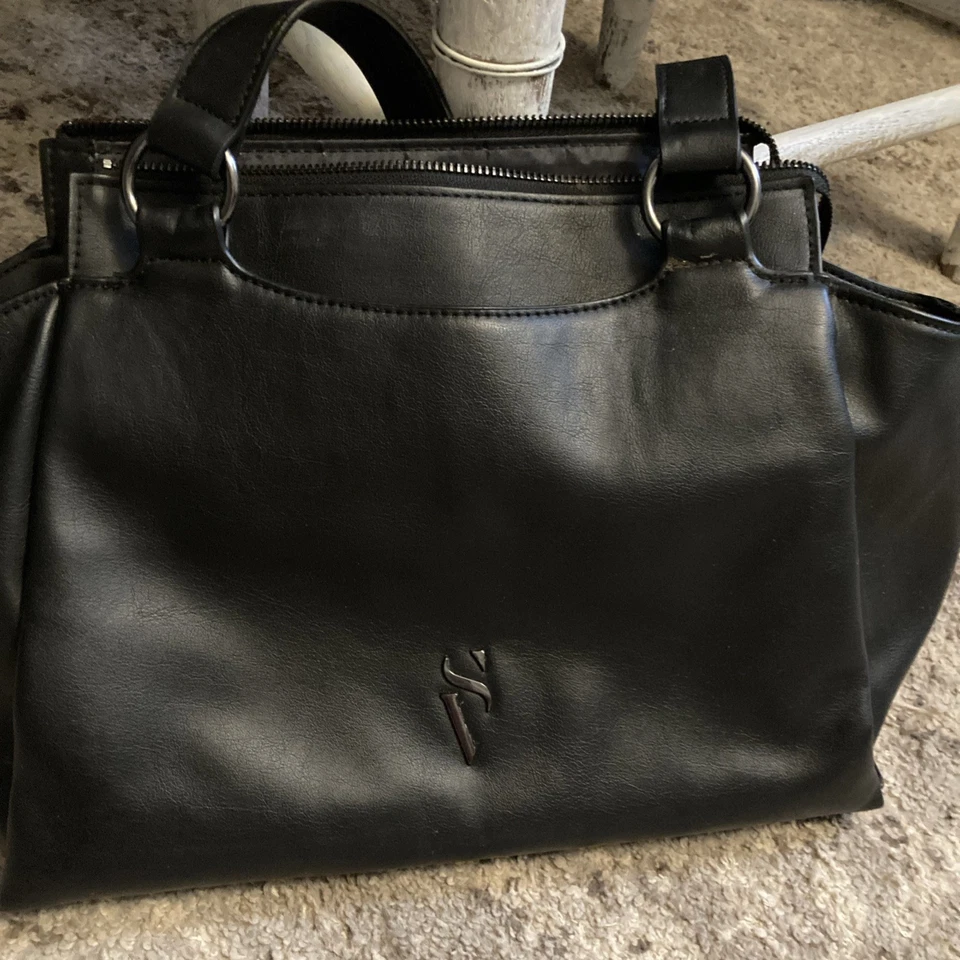 Bolso de Mano Simply Vera Hobo de Cuero Negro de Vera Wang Bolso de Mano Suave Foto 1 de 4