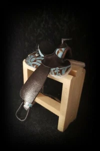 Traditional CM Breyer Western Aqua/Chocolate Brown Saddle - Bild 1 von 2