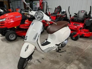2022 Vespa Primavera 50  - Picture 1 of 3
