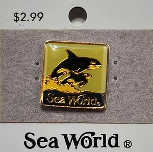 Vintage Souvenir  1980's Sea Worlds Shamu Pin - Picture 1 of 3