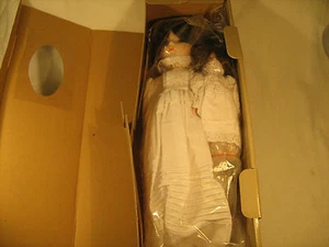 *NEW* 18" Porcelain Doll 1982 MANN'S COLLECTIBLE Hand Painted Hand Sewn [Y118]  - Picture 1 of 7