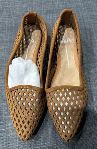 MIA Women's Brown  Suede Flat Shoes Pointed toe Size 6 New - Picture 1 of 7