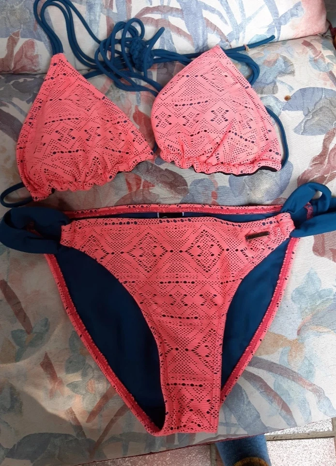 Bikini frech, schick sexy v. PROTEST Gr. 80 A + B -  L 40 HUMMER + BLAU no Weiß  - Bild 1 von 4