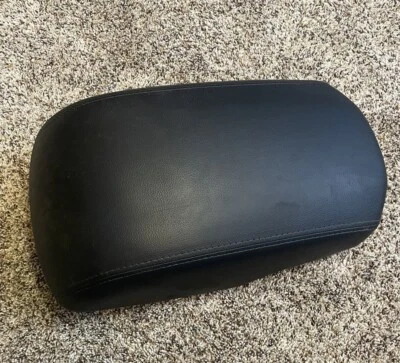 17-2023 HYUNDAI SANTA FE CONSOLA CENTRAL TAPA REPOSABRAZOS CUERO COSIDO NEGRO Foto 1 de 4