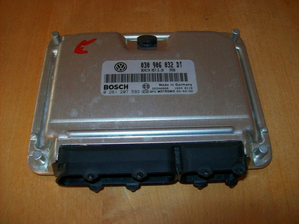 Centralina motore VW Polo (6N) 1.4 AUD 030906032DT 0261207593 ME7.5.10 dal 2003 - Immagine 1 di 1