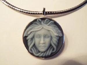 Medusa agate cameo set into a Italian sterling silver - Picture 1 of 6