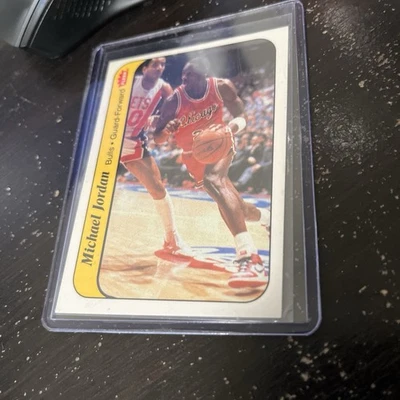 Fleer 1986-87 - Pegatinas Michael Jordan #8 (RC) Foto 1 de 4