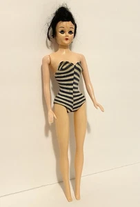 Estatuilla de traje de baño ajustada morena vintage de Barbie coleccionable - Imagen 1 de 6