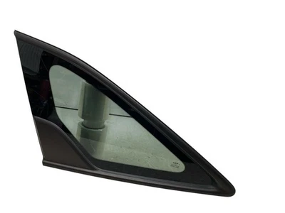 2021-2023 KIA SORENTO LEFT REAR QUARTER PANEL GLASS WINDOW W/ DARK SATIN MOLDING - Imagem 1 de 4