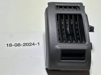 Оригинальная передняя вентиляционная панель драйвера переменного тока 2012 TOYOTA PRIUS V 55686-47060 - Изображение 1 из 4