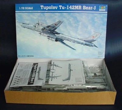 Trumpeter 1/72 01609 Tupolev Tu-142MR Bear- J - Image 1 of 4