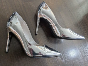 Silberne Metallic Lack Pumps Gr 41 - Absatz 11,5cm - wie Neu! - Bild 1 von 2