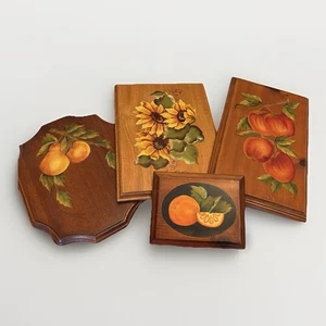 Vintage 70er Jahre handbemalte OBST Holz Wandkunst Plaketten BLUMEN ORANGEN BIRNEN Set/4 - Bild 1 von 10