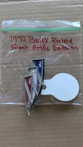 1970 BUICK RIVIERA FRONT GRILLE EMBLEM OEM - Bild 1 von 9