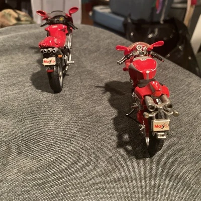Maisto Red DuCati and Red MvAgusta Models 1:18 Die Cast Motorcycle - Image 1 of 4