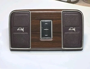 Almohadilla de botón para bocina Lincoln Town Car 88-89 grano de madera gris oscuro logotipo emblema OEM - Imagen 1 de 5