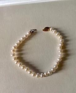 Pearl Bracelet salt water pearls and features a 14K gold fish hook clasp - Picture 1 of 2