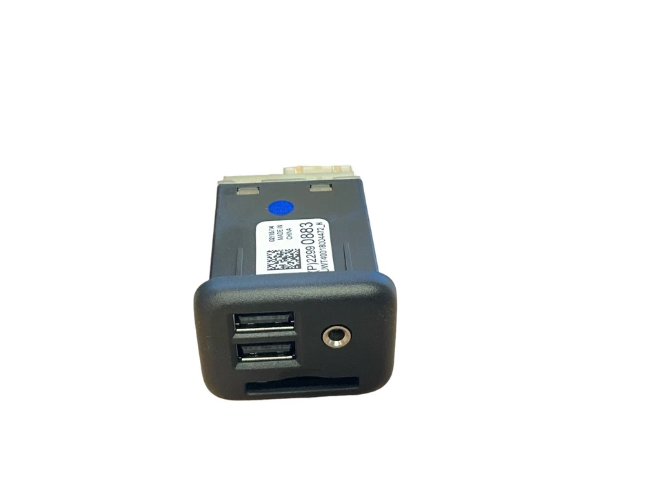 Conector auxiliar de consola central doble puerto de tarjeta SD USB GM OEM 22990883 Foto 1 de 3