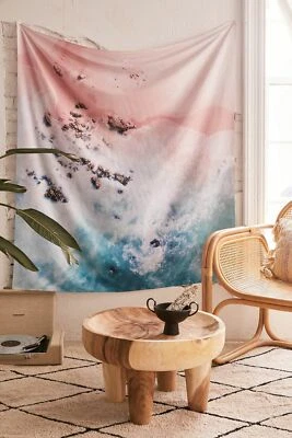 Nuevas camas Ingrid Urban Outfitters para tapiz Deny Sea Bliss precio de venta sugerido por el fabricante: $69 Foto 1 de 4