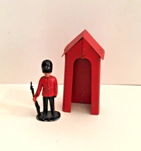 Old Crescent British LEAD TOY SOLDIER Guardsman 2.25" with Tin Red SENTRY Box 3" - Picture 1 of 11