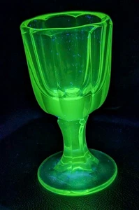  Lyon & Co Nr. 1 Huber Muster EAPG 4 3/4" Feuerstein Glas Kelch UV Reaktiv 1860er  - Bild 1 von 20