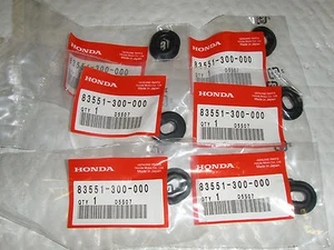 Honda NOS CB750F CB750SC Side Cover Grommet Set 750 Nighthawk 83551-300-000 - Picture 1 of 1