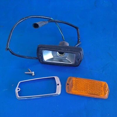 78 DATSUN 280Z LUZ LATERAL DELANTERA IZQUIERDA LENTE Y MOLDURA PARTES DEL CUERPO EXTERIOR BONITO  Foto 1 de 4