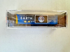 Micro-Trains #10200833 N Scale-EARTH-60' Box Car (excess height) w/Light- NOS - Picture 1 of 11