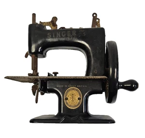 SINGER Vintage Child's Salesman's Sample 1950's Hand Crank Made in Great Britain - Picture 1 of 17