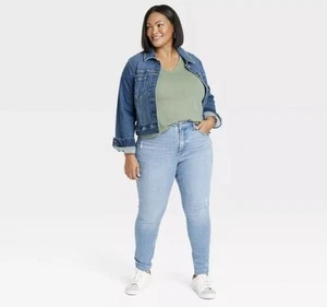 Ava & Viv Women's Sz 20 Jeans Mid-Rise Skinny Distressed Blue Denim Fitted New - Picture 1 of 3