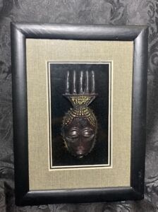 Miniature African Tribal Mask carving in Glassed Shadow Box 20x15x3cm, Mask 10cm