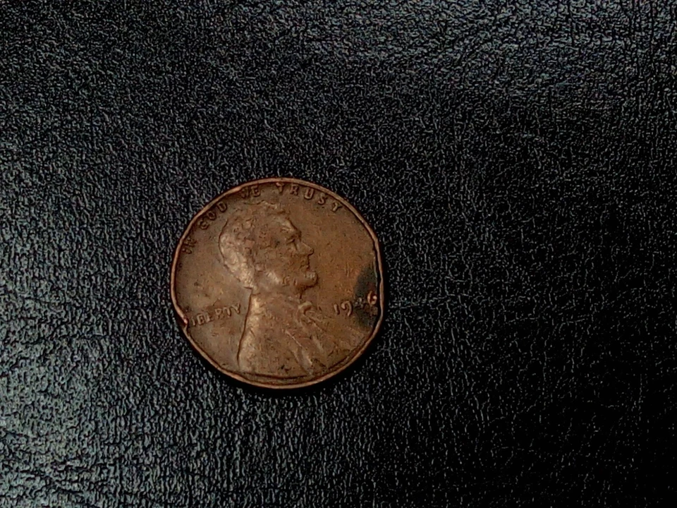 Mint Error Copper Penny 1946 p - Image 1 of 4