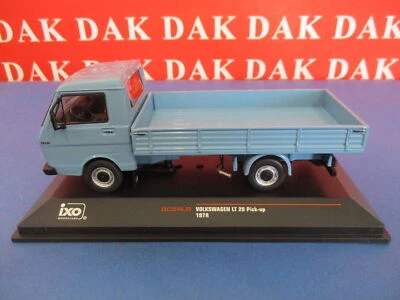 Die cast 1/43 Modellino Furgone Volkswagen LT 28 Pick-up azzurro 1978 by ixo - Immagine 1 di 4