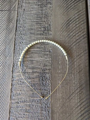 Diadema vintage de perlas y oro para bebé niña Foto 1 de 4