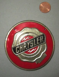 Insignia de coche de metal CHRYSLER vintage de cereal premium de trigo de los años 50 - Imagen 1 de 2