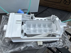 OEM GENUINE Frigidaire Refrigerator Ice Maker 5304532555 - Picture 1 of 5