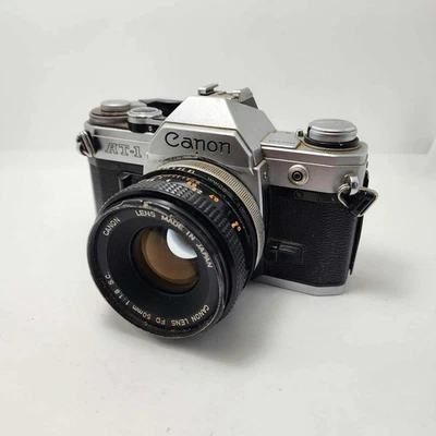 Cámara SLR de película Canon AT-1 35 mm con un objetivo FD 28 mm f/2,8 sin probar  Foto 1 de 4