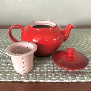 Le Creuset Cherry Red 22 oz 2-Cup Teapot - Deluxe Ceramic Infuser - New (No Box) - Picture 1 of 12