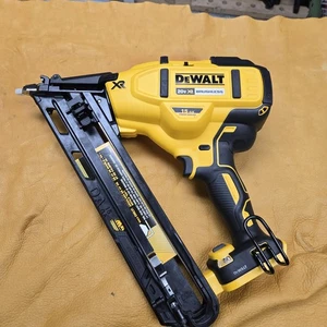 DEWALT 20V MAX * Finish Nagler, abgewinkelt, 16GA, nur Werkzeug (DCN660B) - Bild 1 von 6