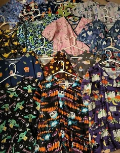 Scrub Tops Lot U-Pick - Disney, Peanuts, Star Wars, Holiday, Cats, Dogs, Flowers - Picture 1 of 442