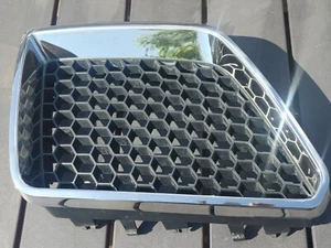 2008-2009 PONTIAC G8 GT GXP GRILLE INSERT RIGHT PASSENGER SIDE 92201781 OEM - Picture 1 of 10