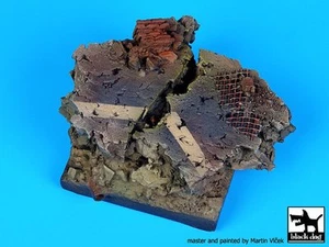 Base de diorama de fantasía de carretera agrietada para perro negro (50 mm x 50 mm) FD002 - Imagen 1 de 1