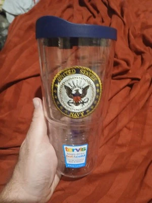 Marina de los Estados Unidos (azul) - 24 oz. Taza/vaso de pared doble Tervis con tapa EE. UU. Foto 1 de 4