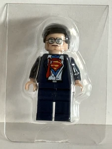 LEGO Clarks Kent Superman MINIFIGUR (sh083) DC Superheroes Unite DVD Set ~ 2013 - Bild 1 von 2