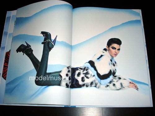 FENDI Womenswear HARDCOVER CATALOG BOOK Fall 2016 KENDALL JENNER in Furs